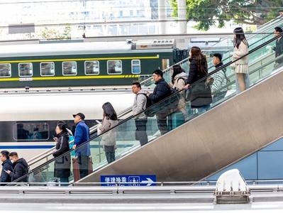 福州火车站27日发送旅客9.2万人次 开往成都方向的车票售完