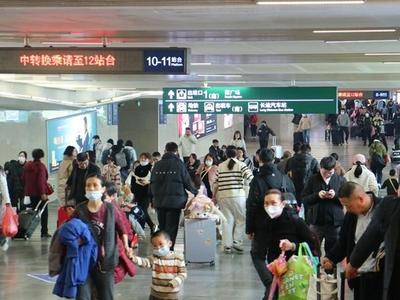 福州火车站客流保持高位运行 4日预计发送旅客11万人次
