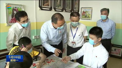 市政府办公厅开展“温暖榕城”树新风志愿服务活动 吴贤德参加 用大爱温暖孩子心灵 用真情托举孩子未来