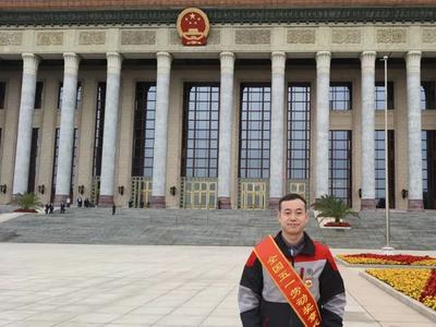 福州这位快递小哥，去北京人民大会堂领奖了！