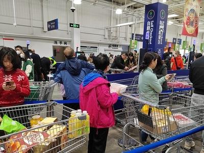福州商超、批发市场进入“扫货”模式 春节“买买买”有保障