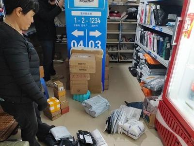 “快递送上门”新规实施一年 你的包裹送到家门口了吗？