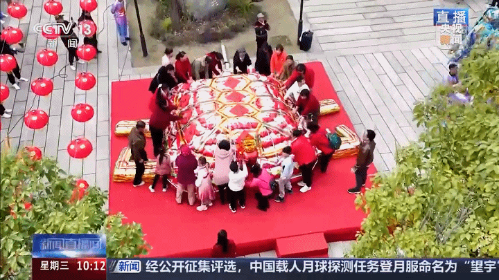 福州：摸“米龟”祈新愿 事事顺遂享平安