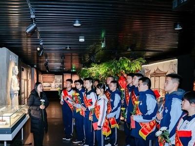 网络中国节·清明丨福州百园千校清明祭英烈 通过线上和线下两种方式进行