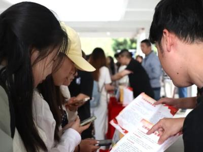 脱口秀妙语连珠　国安教育深入人心