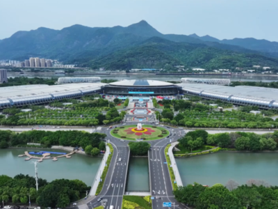 新华社记者探访数字峰会现场体验区：看数字技术赋能千行百业