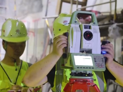 央视晚间新闻：奋斗在岗位 假期不停工