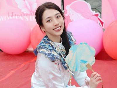 台湾姑娘黄姿华成为两岸同胞沟通的“小桥梁”