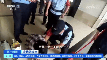 央视关注福州：候车旅客突发疾病 民警紧急救助