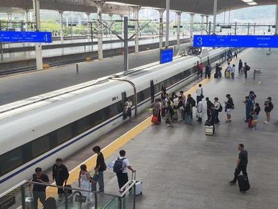 端午假期第二日 福州火车站客流平稳有序 预计发送旅客8万人次
