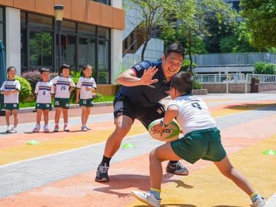 台青教练进幼儿园推广橄榄球