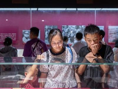 “永不磨灭的记忆”文献展开展：“青少年都应该来看看”