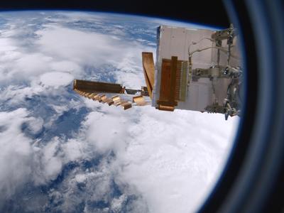 中国首部8K拍摄太空电影来了！《窗外是蓝星》定档9月5日