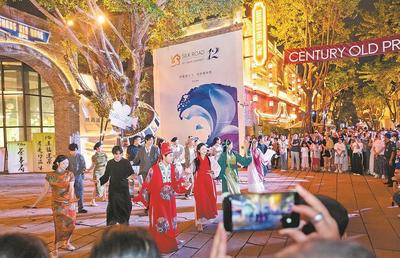 福州上下杭街區“電影節特別場”主題巡游熱鬧上演