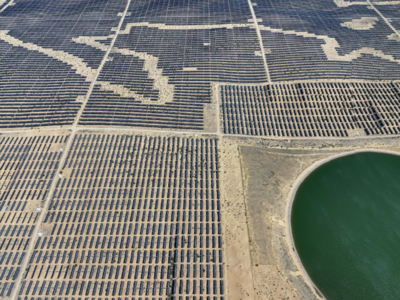 长城两边是故乡｜致力打造“光伏长城” 实现百亿绿电发送