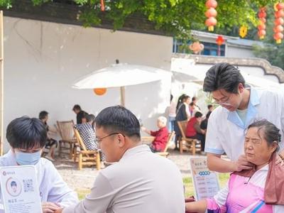 鼓楼举办敬老主题活动