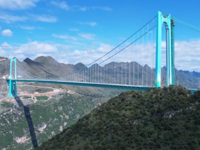 “桥”见中国丨120秒，跨越“地球裂缝”