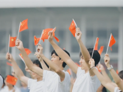 万人大合唱《我和我的祖国》燃动全场，共赴祖国生日之约！