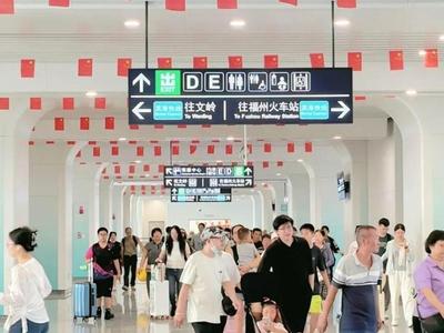 福州地铁线网长假载客破千万