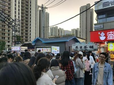 煎饼叔叔患癌暖意从四方涌来 一条街一条心只为救一人