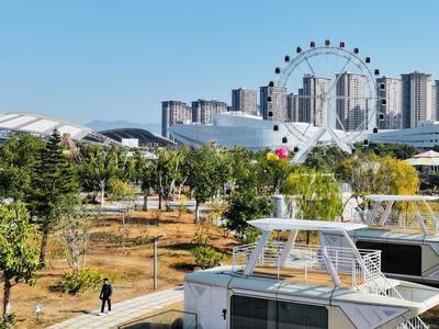 旗山湖公园12座“太空舱”试营业