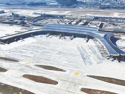 福州长乐国际机场二期扩建工程综合交通中心主体结构封顶