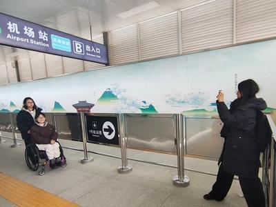 返乡大学生用轮椅丈量城市温度