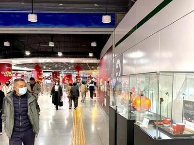 春运期间乘坐地铁 邂逅福州非遗之美
