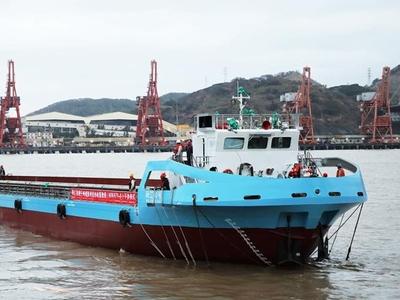 福州造船企业再传捷报 闽江首艘千吨级多用途电动集散船下水