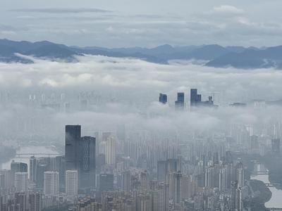 “雾”入仙境！福州现锋面雾 城市如在云端