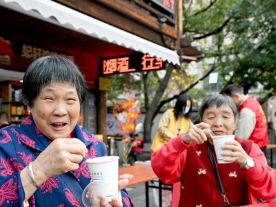 2500碗热粥情暖街巷