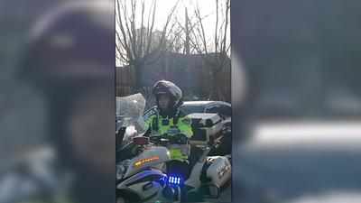 北京女子骑警守护平安一刻不放松