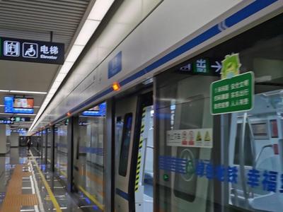 福州地铁上线限带品智能寄存柜 具有“快递+存放”功能