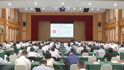 市委理论学习中心组举行学习会