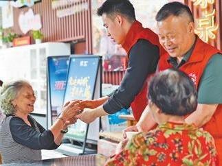 人民日报点赞：福州叶小弟父子坚持17年服务群众 “只要店在，茶摊就不会撤”