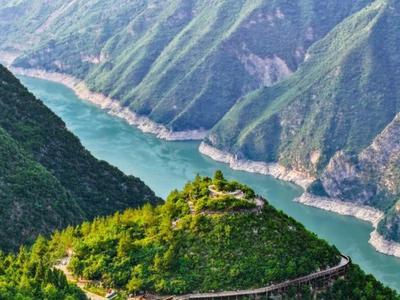 时政微观察丨于青山绿水间读懂“无价”