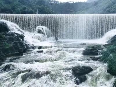 长乐古槐镇前塘村 雨后飞瀑美如画