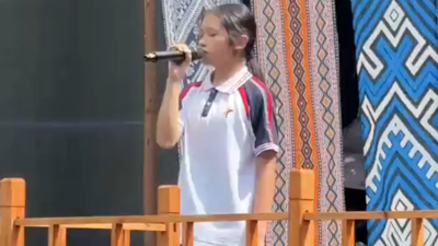 广东阳江学生合唱《左手指月》惊艳全场