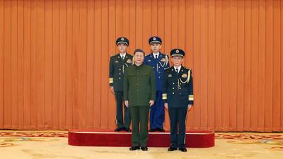 中央军委举行晋升上将军衔仪式 习近平颁发命令状并向晋衔的军官表示祝贺