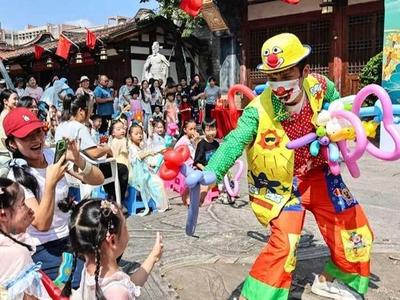 福州：古厝生辉亲子同乐 多彩活动庆团圆